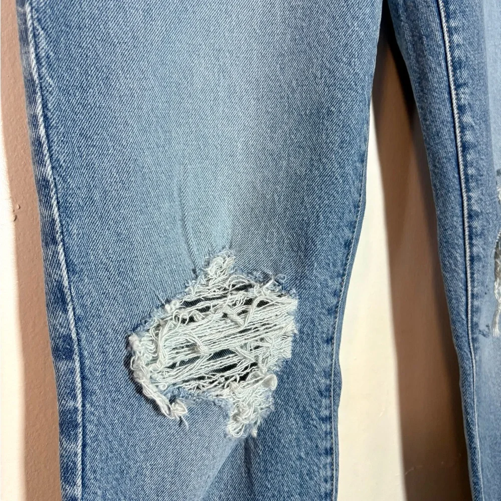 GOOD AMERICAN Weekender Distressed Straight Leg Jeans - Picture 6 of 10